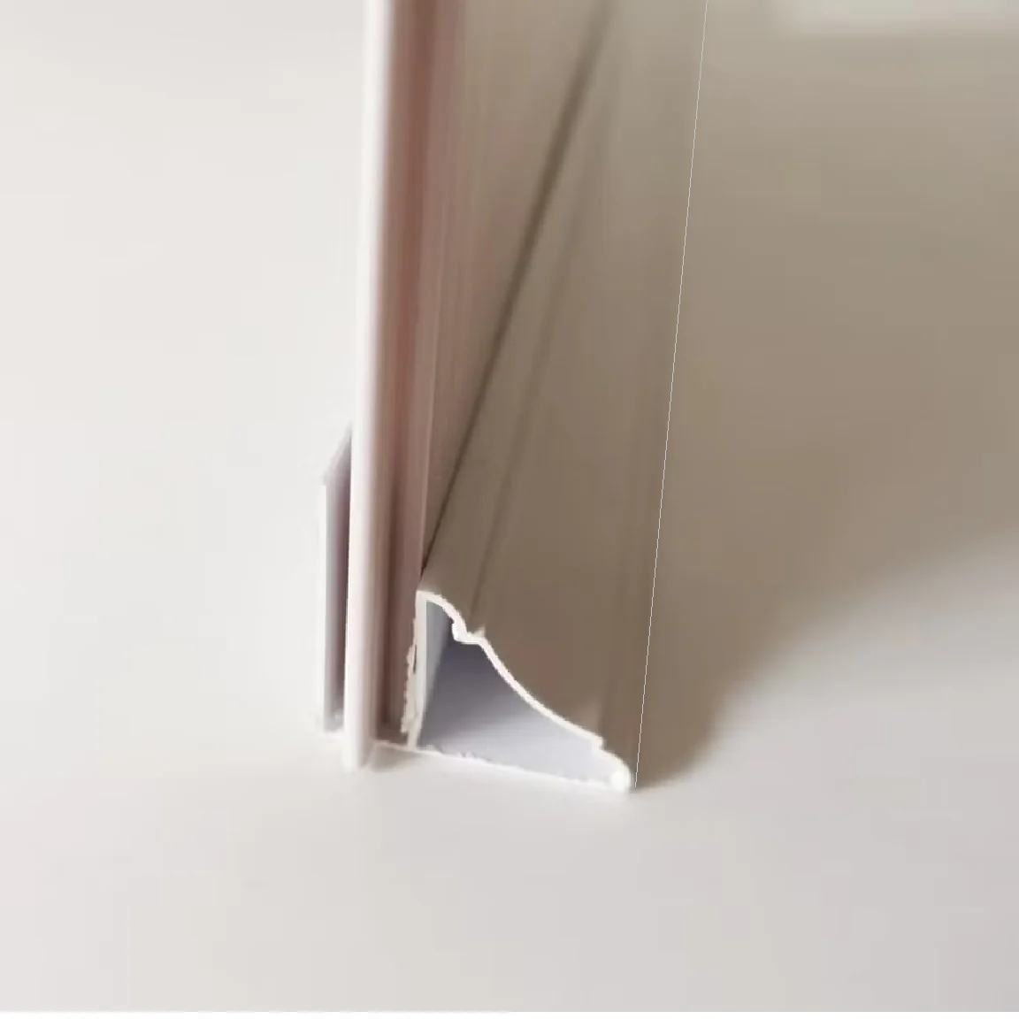 Moldura Remate Accesorio Cornisa Cielo Raso PVC Techo Blanco BRILLO Madera 5.95M Resistente A Humedad Fácil Instalación Alta Durabilidad - Image 2